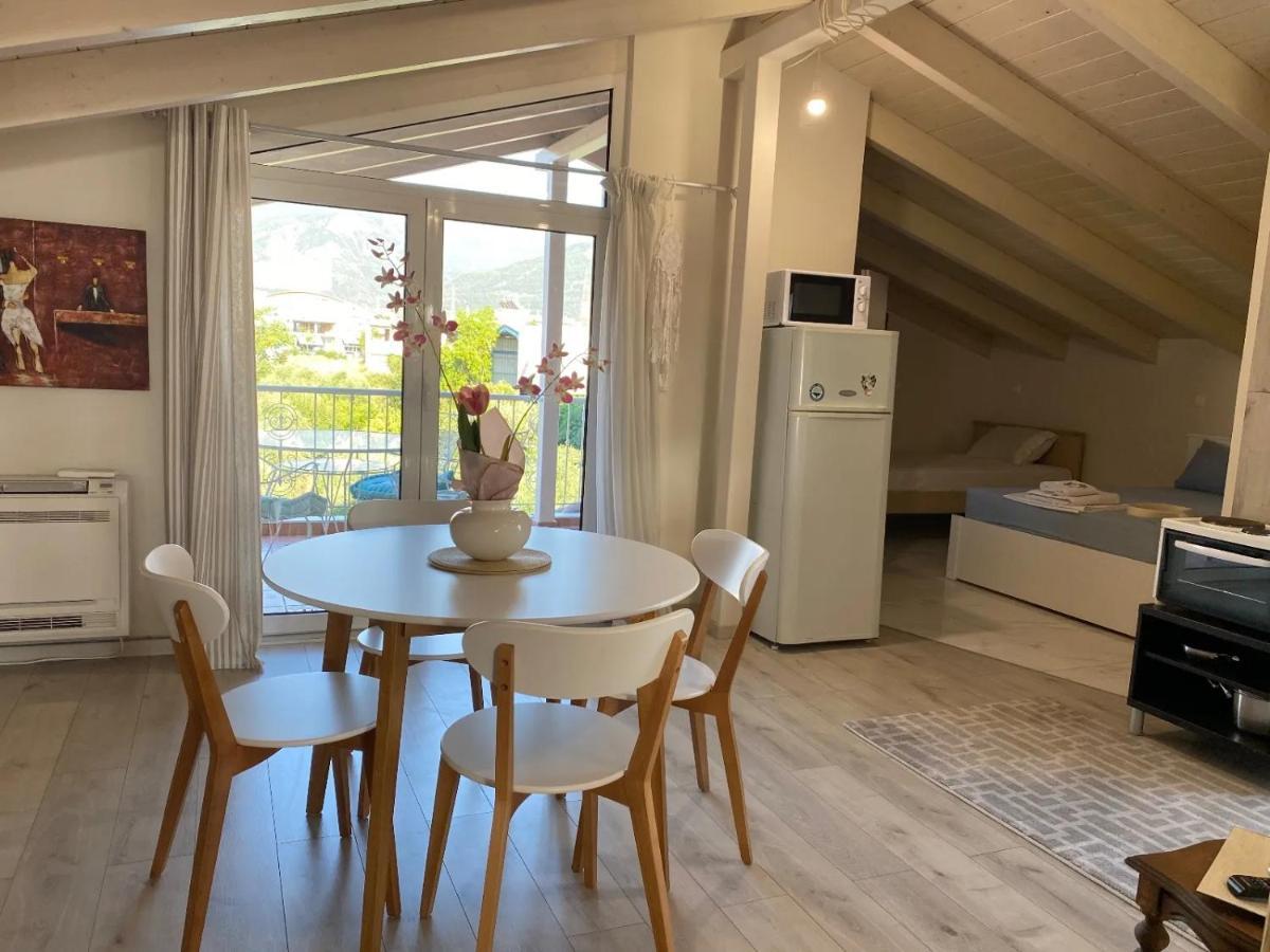 Sunny Apartment With Mountain View Patras Exterior foto